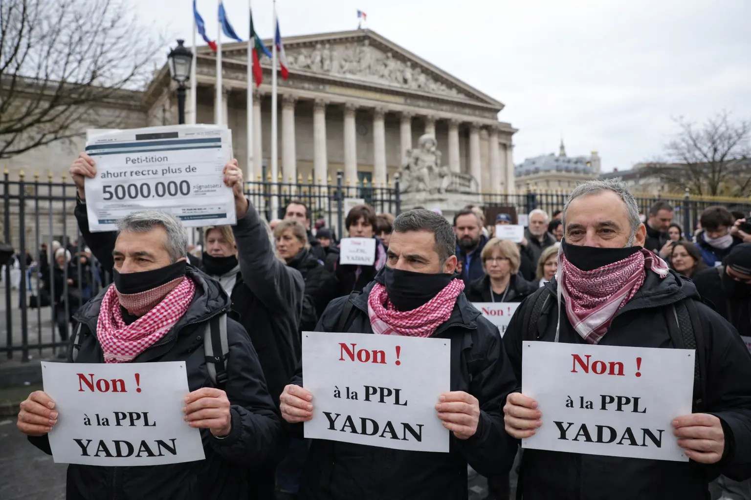 Loi Yadan : le PS rejette le texte après 500 000 signatures