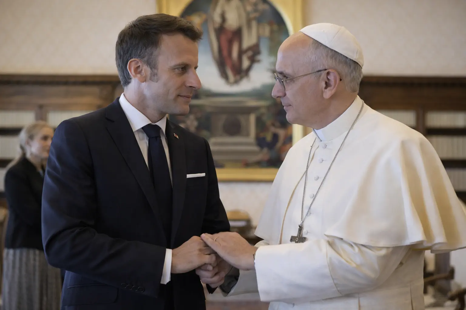 Vatican : Emmanuel Macron rencontre le pape Léon XIV sur le Moyen-Orient