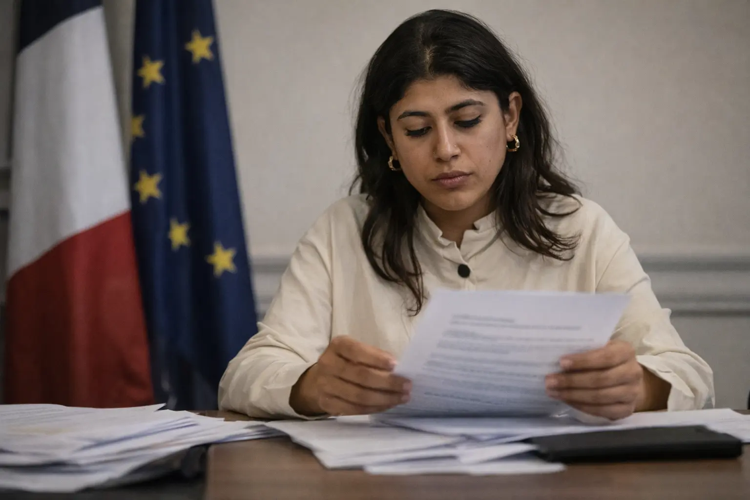 Affaire Rima Hassan : l’eurodéputée saisit la Défenseure des droits après sa garde à vue