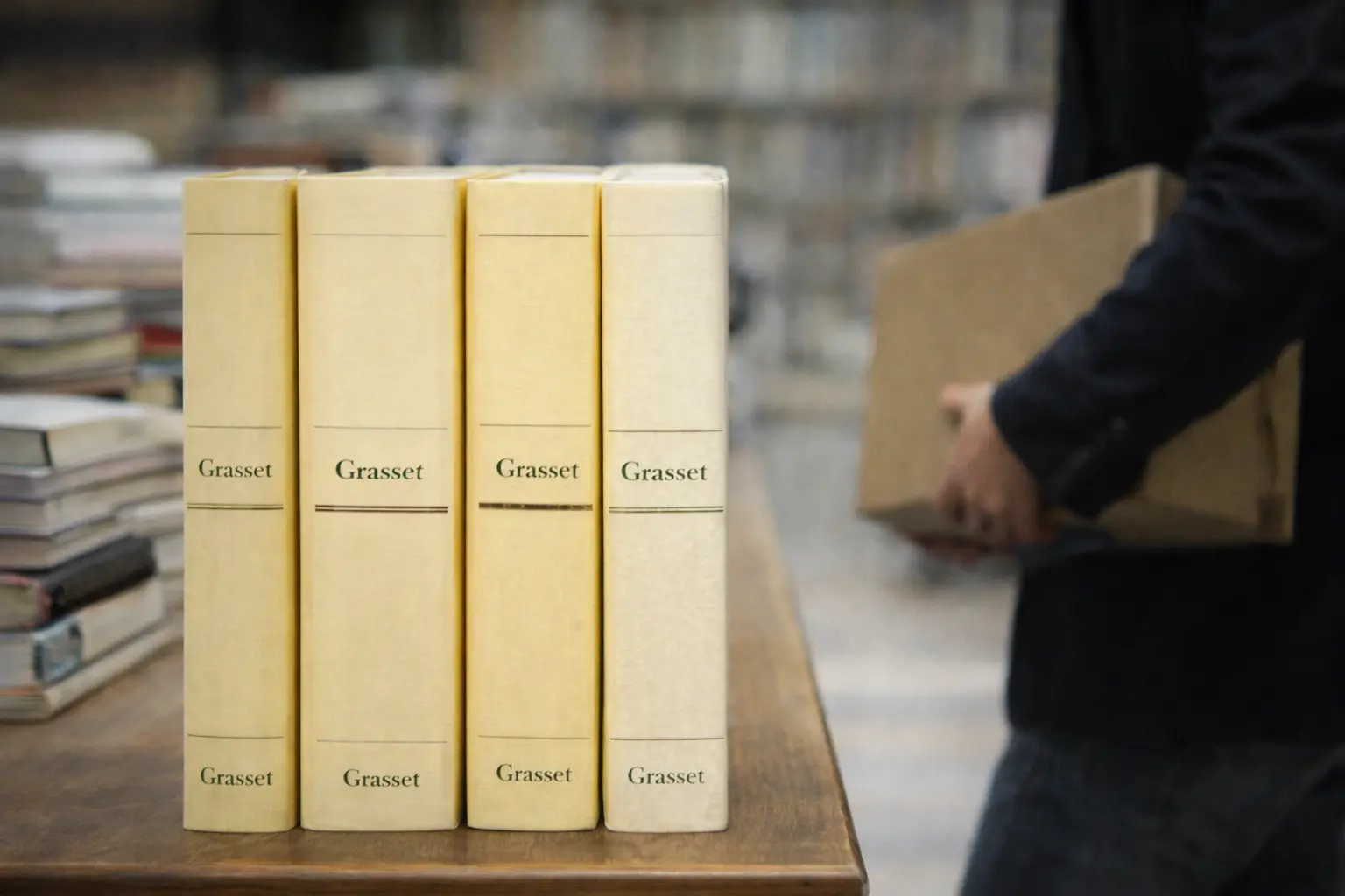 Crise chez Grasset : Olivier Nora évincé, des auteurs quittent la maison