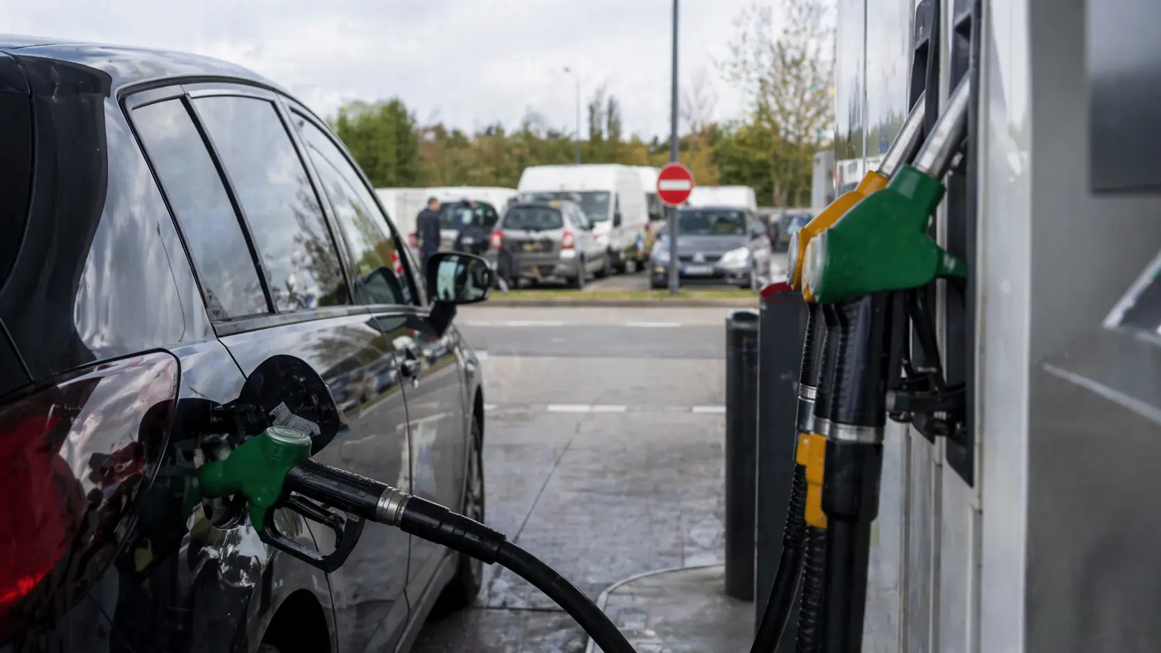 Carburants : Sébastien Lecornu cible 3 millions de grands rouleurs et prolonge les aides sectorielles