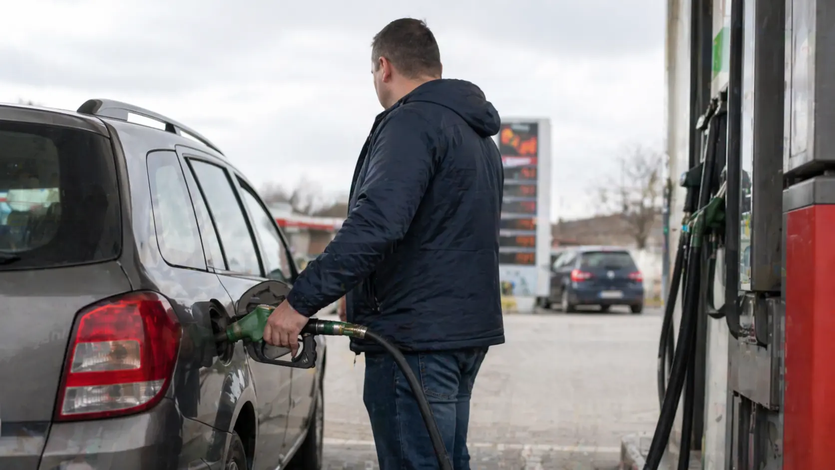 Carburants : le gouvernement crée une aide de 50 euros pour les grands rouleurs