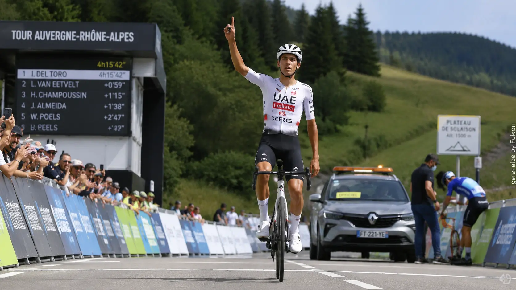 Tour Auvergne-Rhône-Alpes : Isaac Del Toro remporte l’épreuve, Paul Seixas abandonne après sa chute